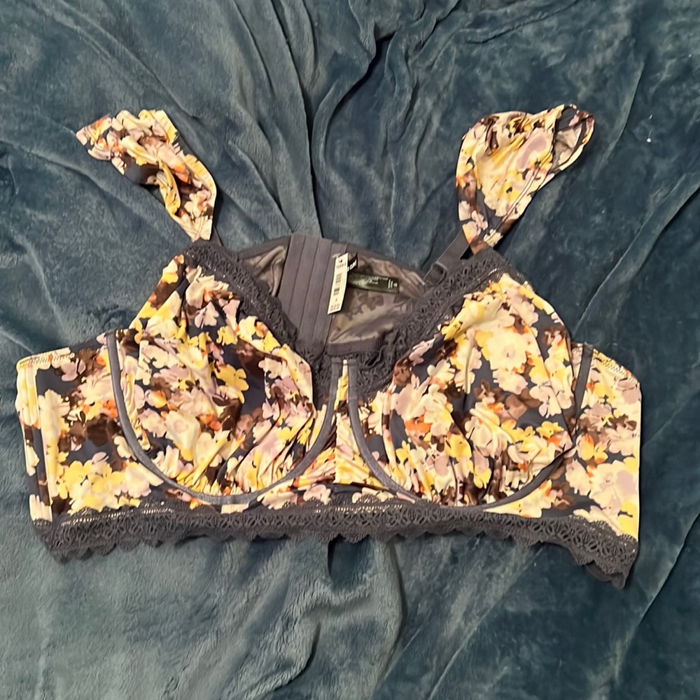 NWT Torrid size 6 bralette